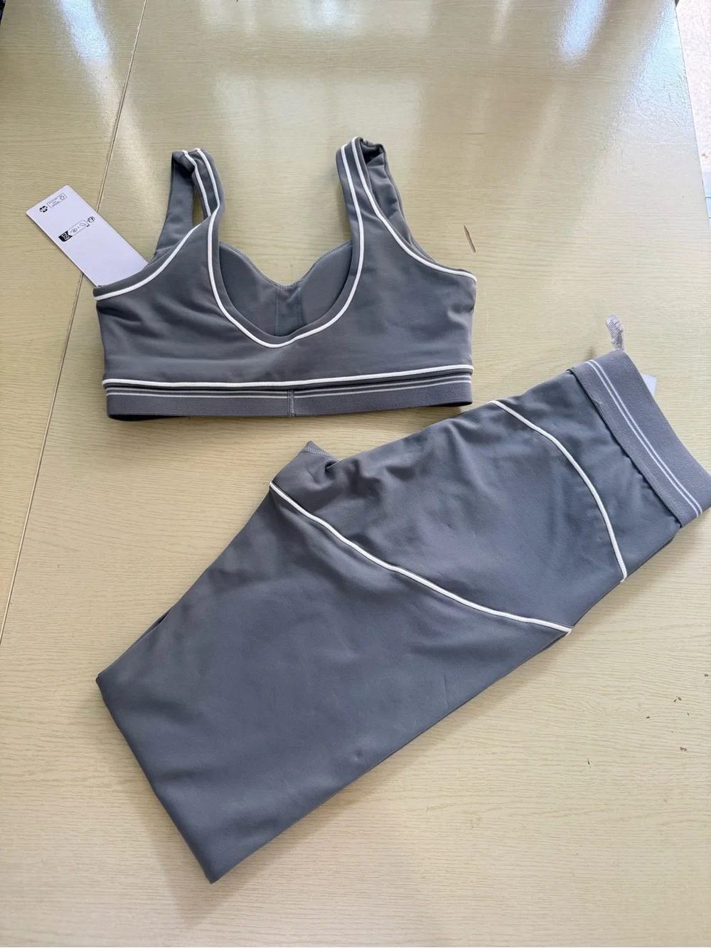 ALO Yoga Gray Sports Bra and Leggings Set with White Piping